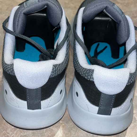 UNDER ARMOUR SURGE SHOES MENS SIZE 11 ***EUC*** - Picture 3 of 8